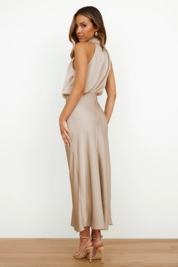 Desislava | Robe midi élégante avec décolleté rond asymétrique