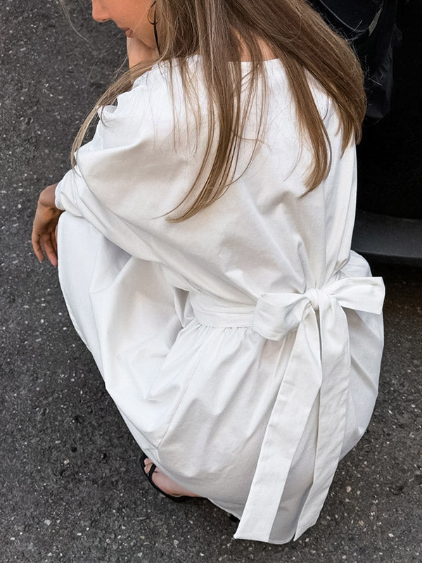 Robe chemise ample plissée à manches longues, à empiècements, à taille nouée, à col en V, couleur unie