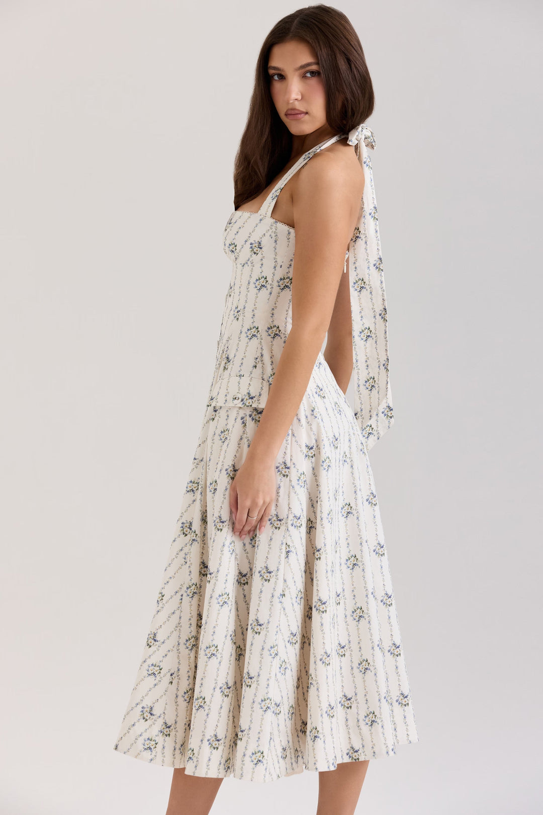 Belle - Robe midi avec imprimé marguerite et encolure halter