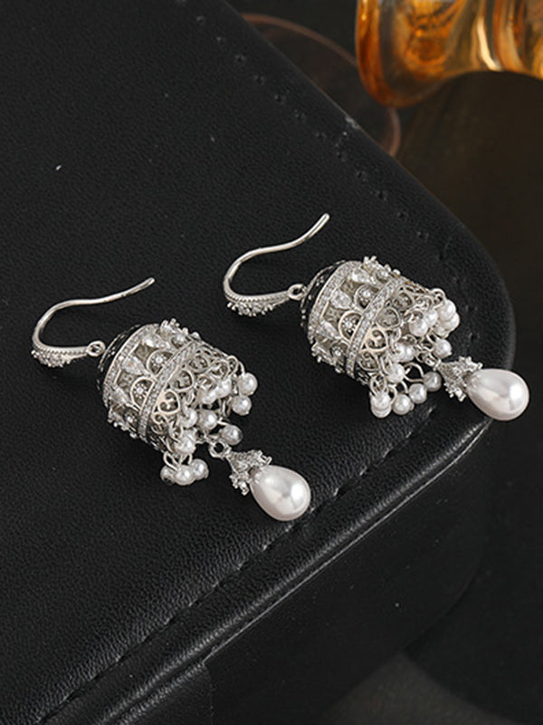 Boucles d'oreilles pendantes géométriques ajourées à pompons