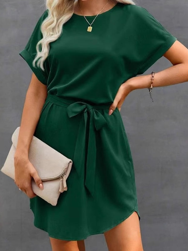 Robe courte ample à manches courtes, à taille nouée, à col rond, couleur unie