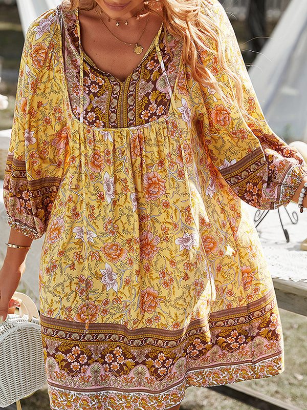 Robe courte ample plissée coupe trapèze, à imprimé floral, à col en V, couleur contrastée