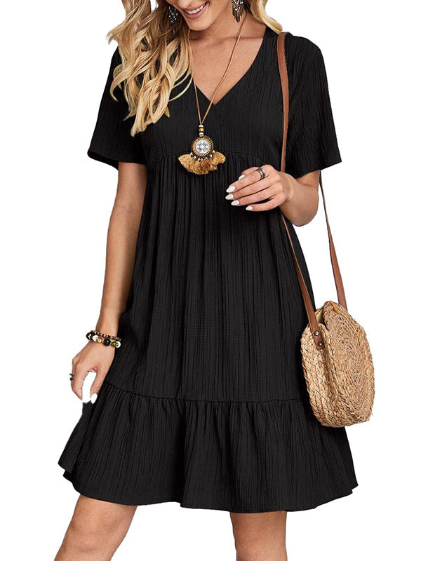 Robe courte ample plissée coupe trapèze, à empiècements, à col en V, couleur unie
