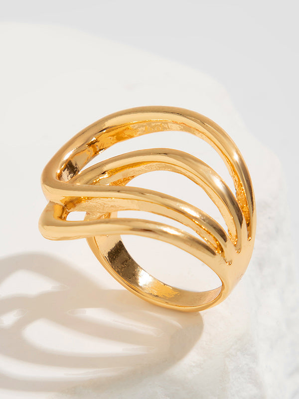Bague géométrique brillante à coupe irrégulière
