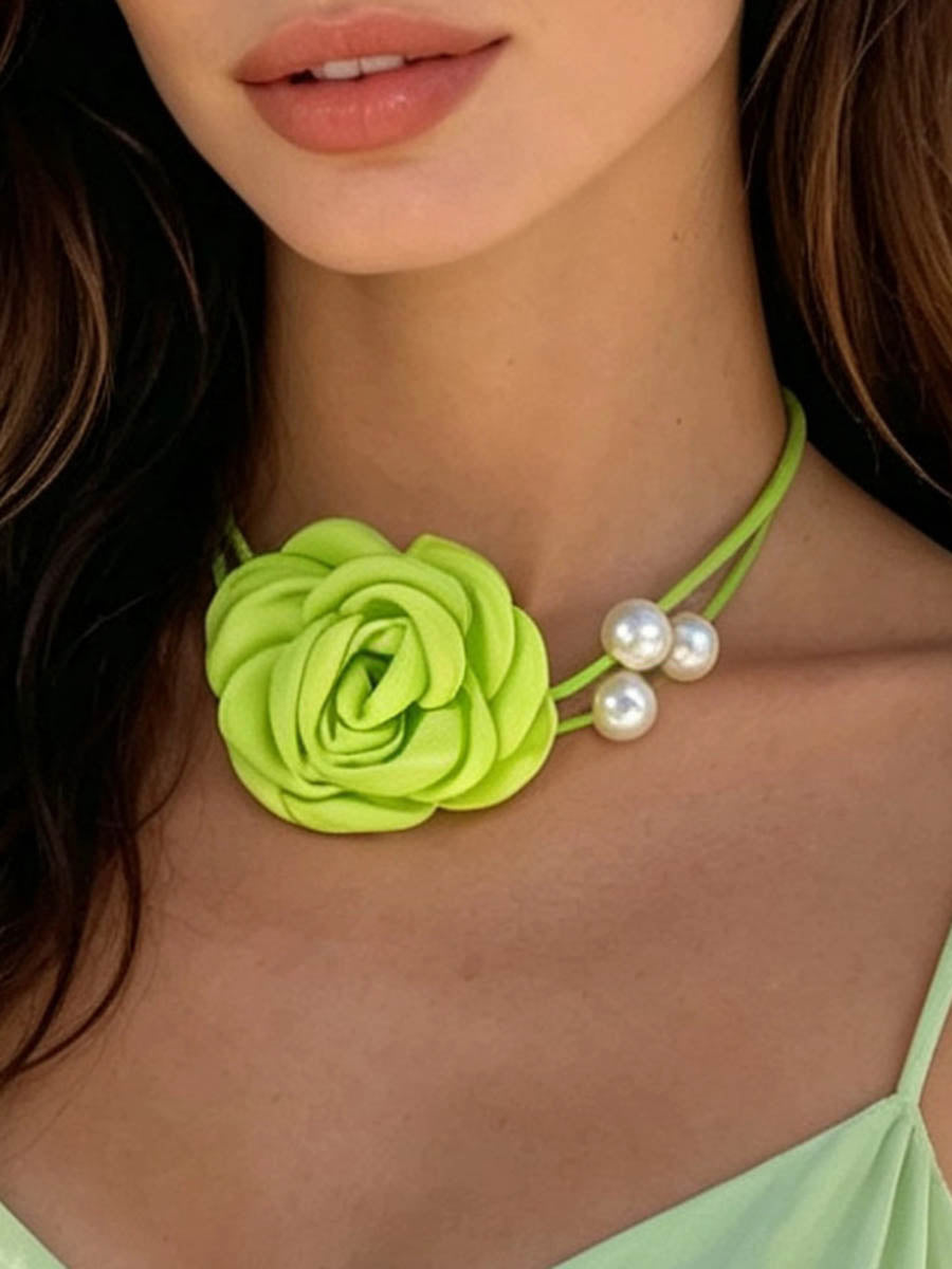 Collier à fleurs en 3D