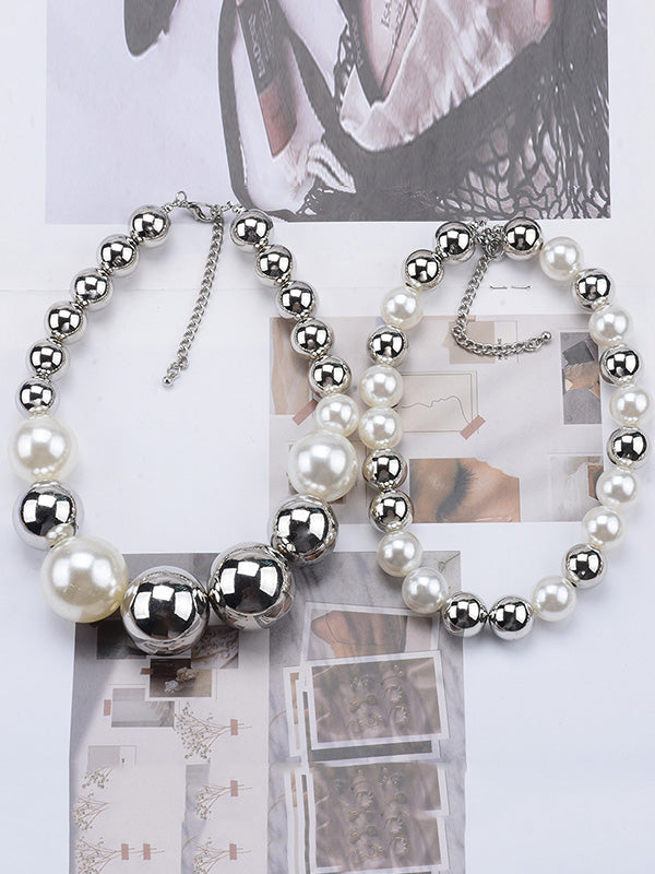 Collier perlé délicat couleur contrastée
