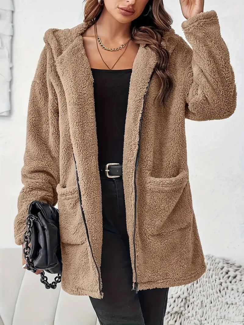 Manteau à capuche en peluche avec poches à patchs et fermeture éclair élégante pour femmes | STYLE, CONFORT, CHALEUR