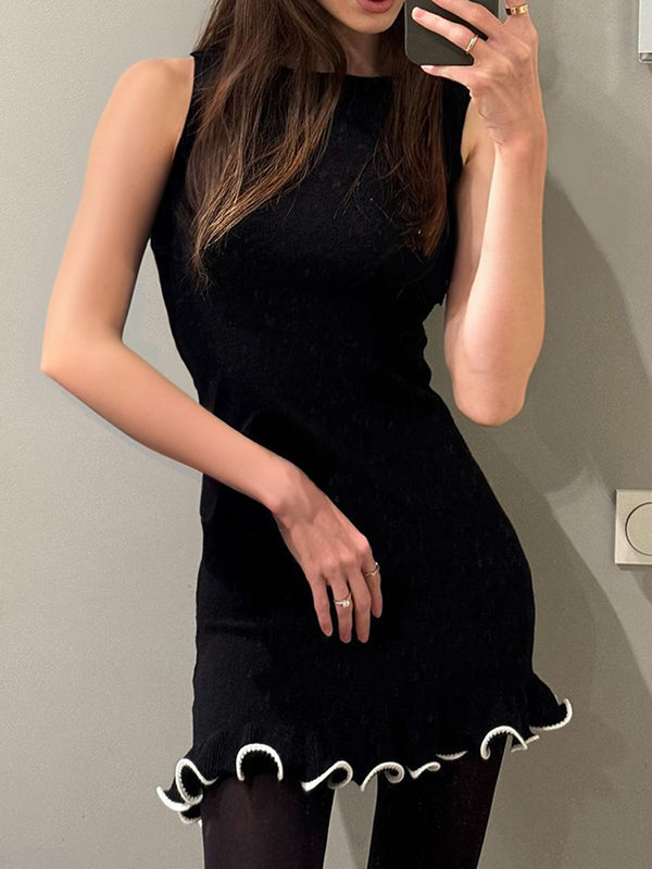 Robe courte taille haute, sans manches, à bordure volantée, à col rond, couleur unie
