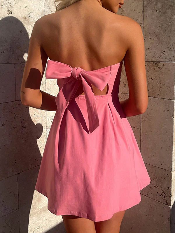 Robe courte ample plissée nouée coupe trapèze, dos nu, à empiècements, bustier, couleur unie