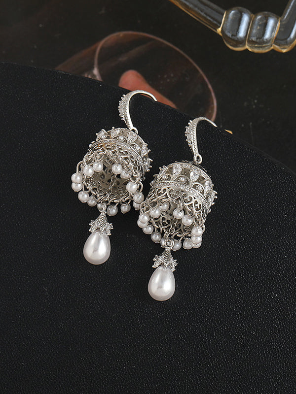 Boucles d'oreilles pendantes géométriques ajourées à pompons