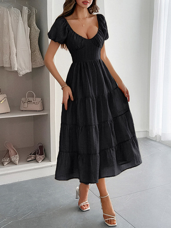 Robe mi-longue ample plissée nouée coupe trapèze, dos nu, à col en V, couleur unie