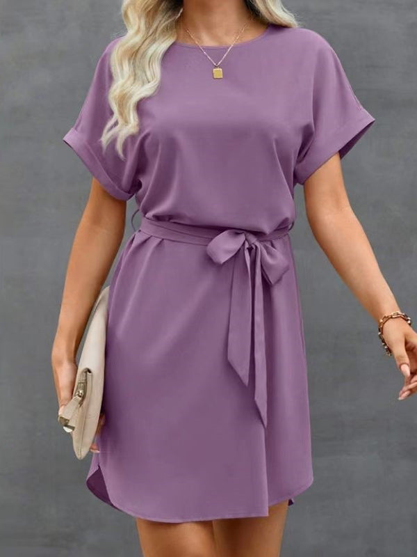 Robe courte ample à manches courtes, à taille nouée, à col rond, couleur unie