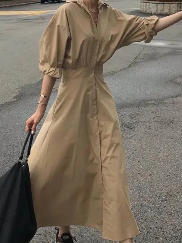 Robe chemise ample plissée à manches bouffantes, à empiècements, à col revers, couleur unie