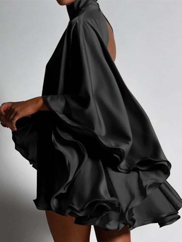 Robe courte à col haut, dos nu, à manches évasées, couleur unie
