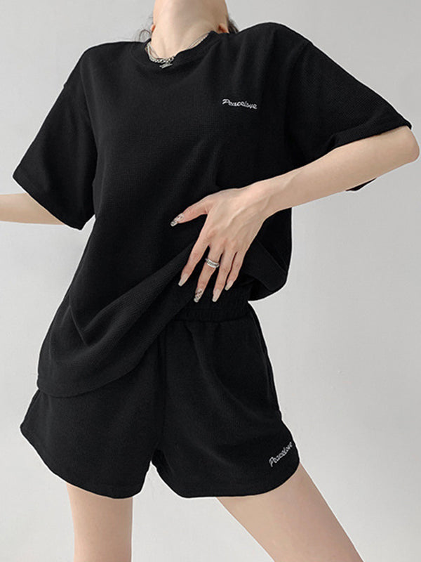 Ensemble deux pièces T-Shirt à manches courtes et col rond fendu + Short à taille élastique