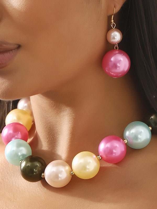 Parure boucles d'oreilles pendantes et collier géométrique couleur contrastée