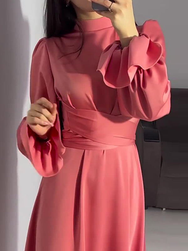 Robe longue plissée coupe trapèze, à manches longues, à taille nouée, à fermeture éclair, à col cheminée, couleur unie