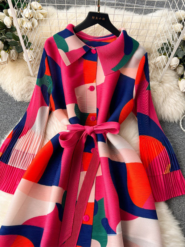 Robe mi-longue ample plissée à manches évasées, avec ceinture, couleur contrastée