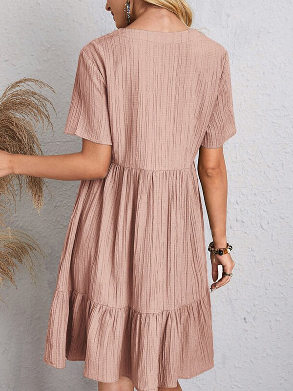 Robe courte ample plissée coupe trapèze, à empiècements, à col en V, couleur unie