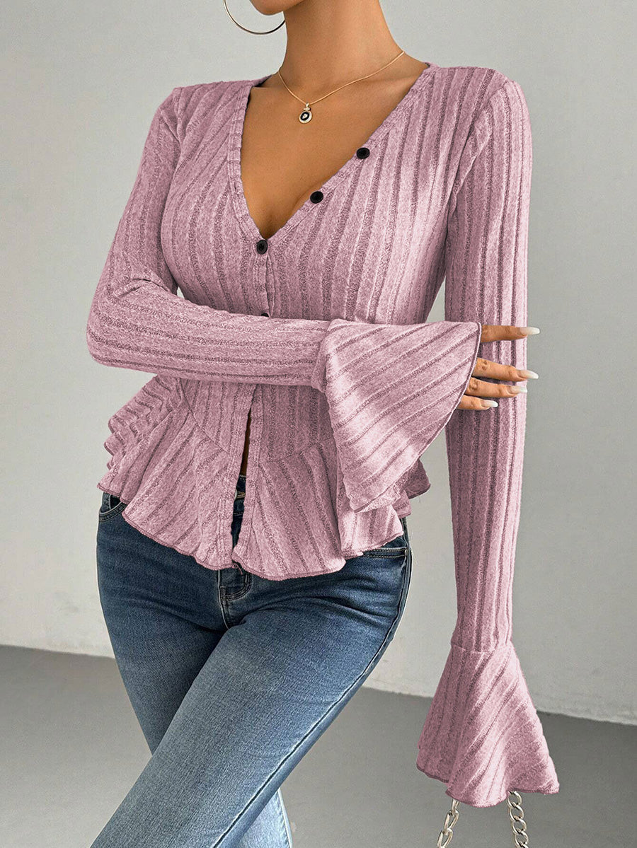 T-shirt boutonné volanté à manches évasées, à manches longues, à empiècements, à décolleté en V profond, couleur unie