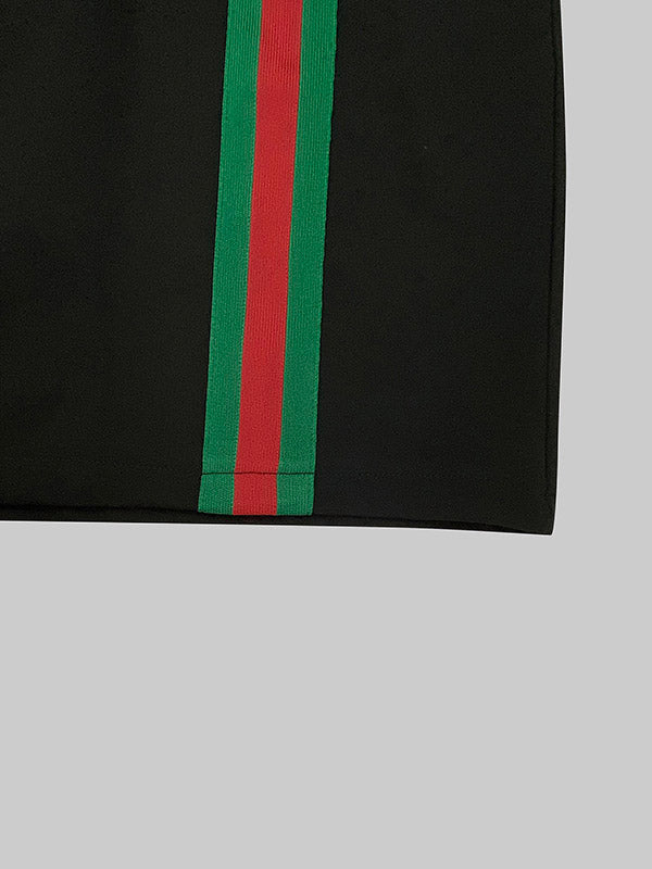 Robe courte rayée à manches longues, à décolleté en V profond