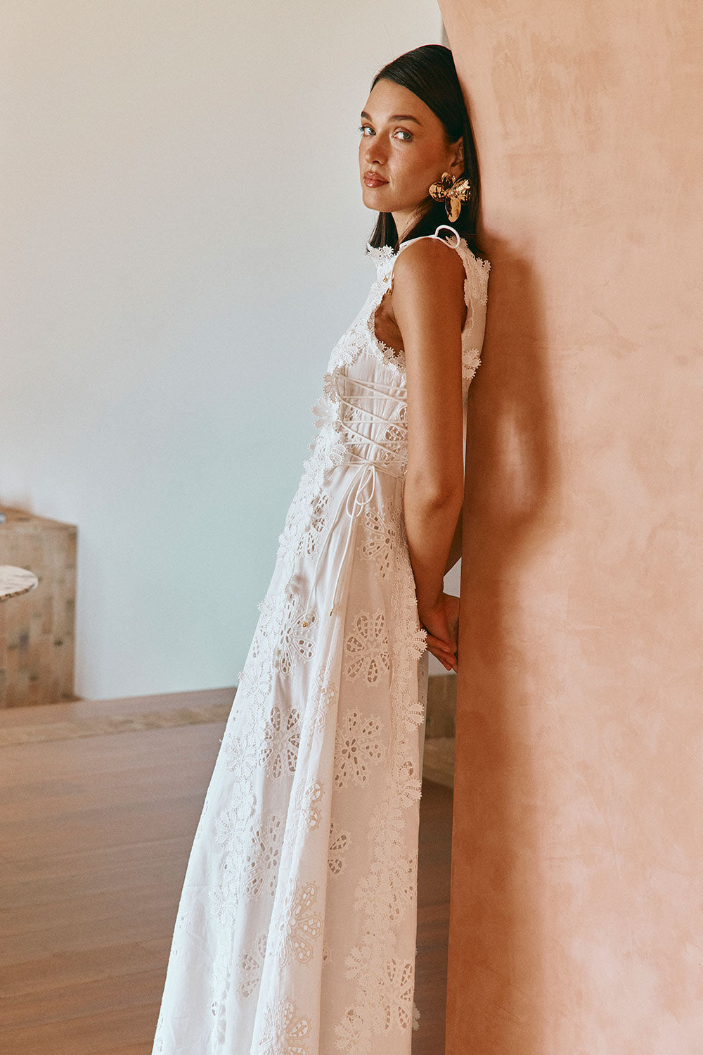 Elise | Robe midi sans manches brodée