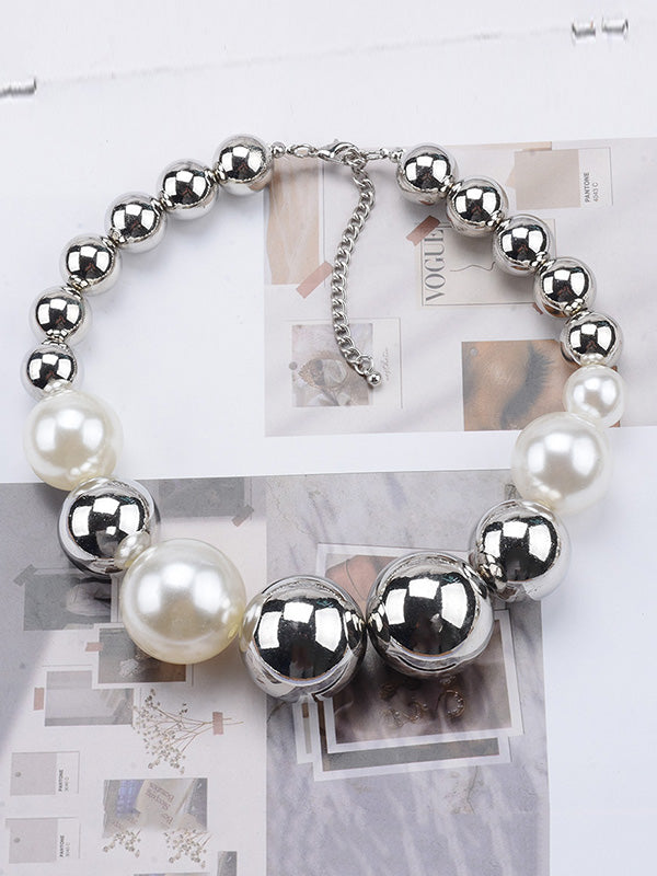 Collier perlé délicat couleur contrastée