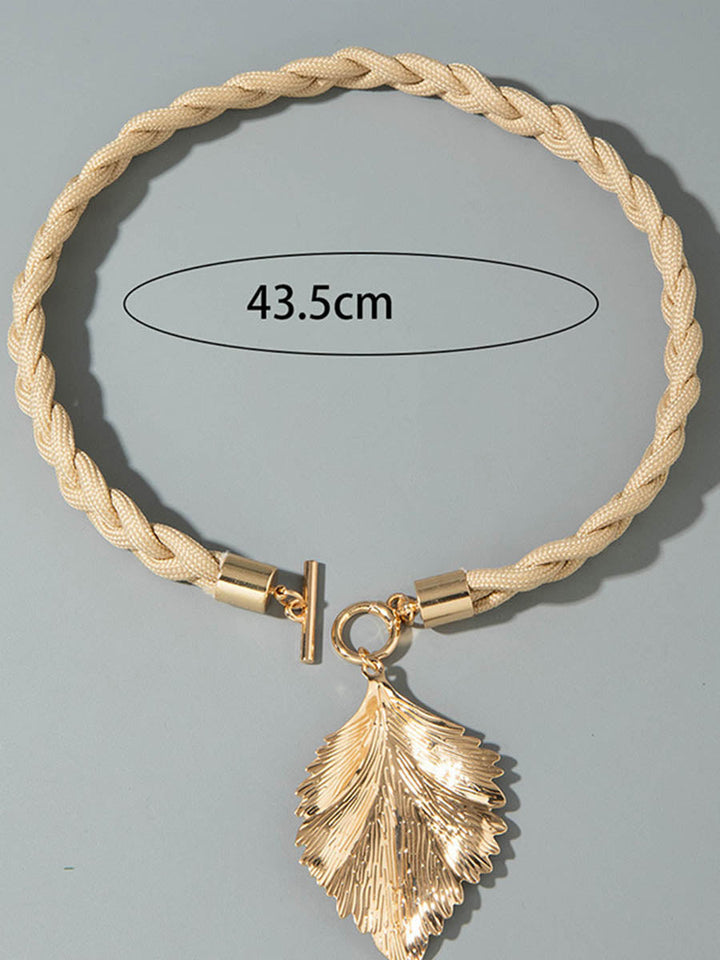 Collier géométrique en forme de feuilles