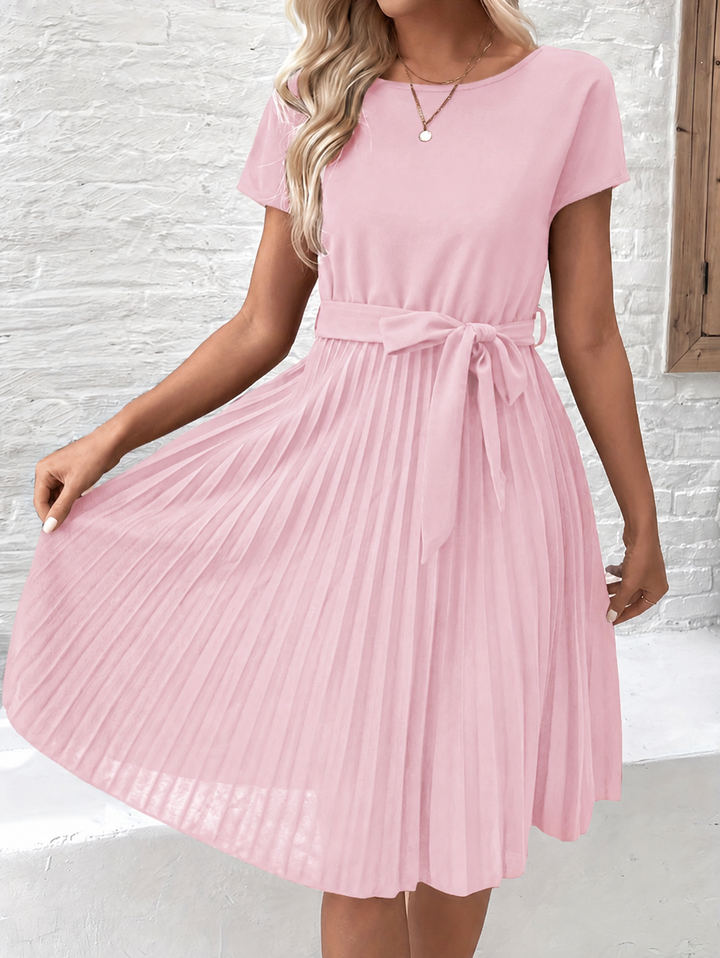 Elise | Robe midi plissée à manches courtes avec ceinture à nouer