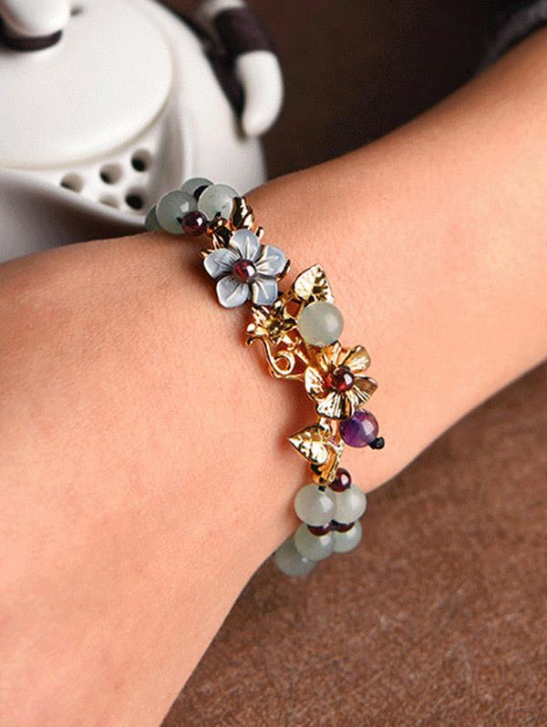 Bracelet grenat au crochet frais