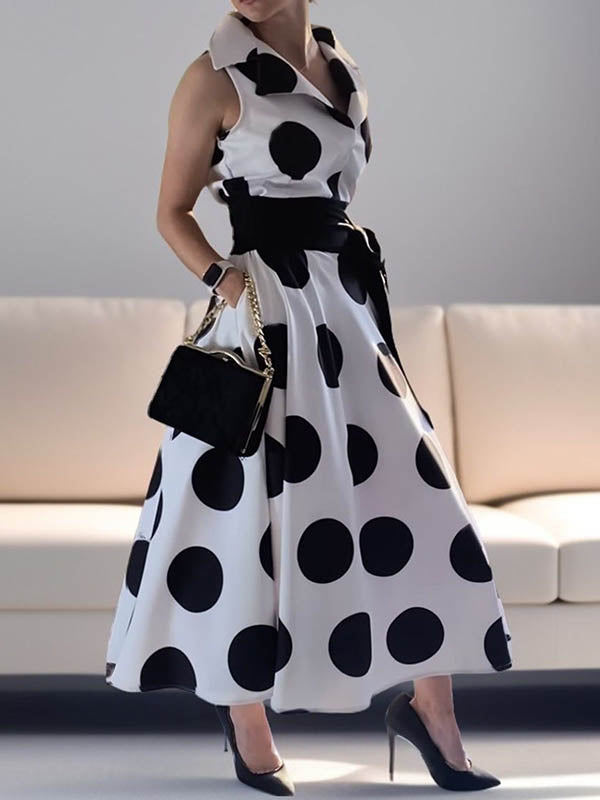Robe chemise coupe trapèze, sans manches, à pois, à empiècements, à taille nouée, à col revers