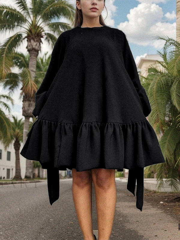 Robe courte ample à manches longues, à falbalas, à col montant, couleur unie