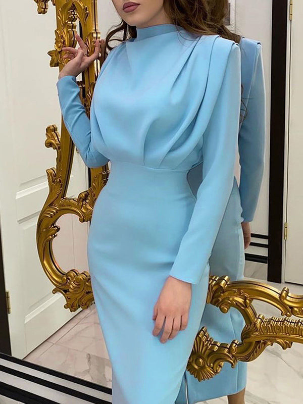 Robe mi-longue plissée taille haute, à manches longues, à col cheminée, couleur unie