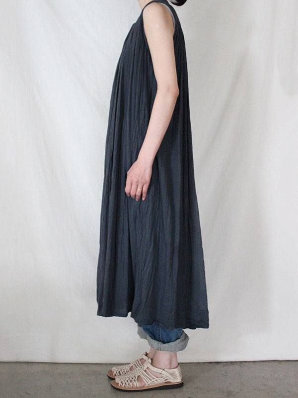 Robe mi-longue ample plissée transparente sans manches, à col rond