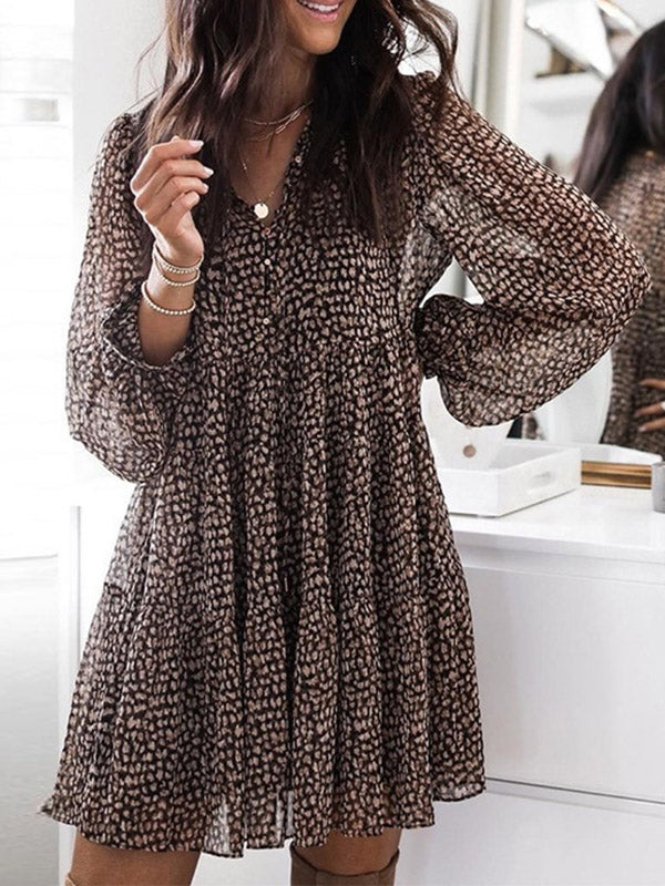 Robe courte ample boutonnée plissée à manches longues, à imprimé léopard, à col en V