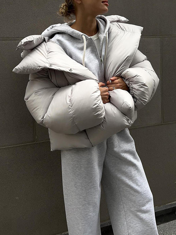 Manteau ample matelassé à manches longues, à empiècements, à capuche, couleur unie
