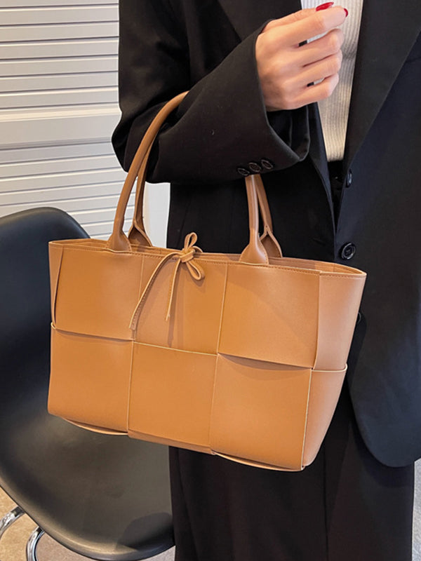 Sacs à bandoulière tissés à empiècements de couleur unie