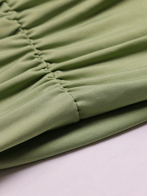 Robe courte moulante plissée à manches longues, à taille élastique, à épaules dénudées, couleur unie