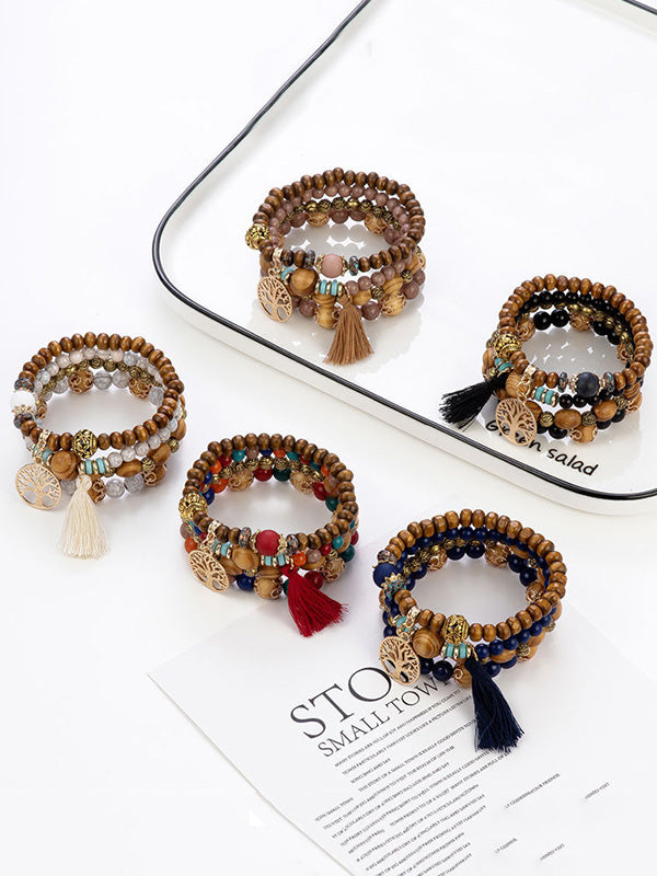 Bracelet bohémien multicouche en perles de bois fait à la main avec pompons