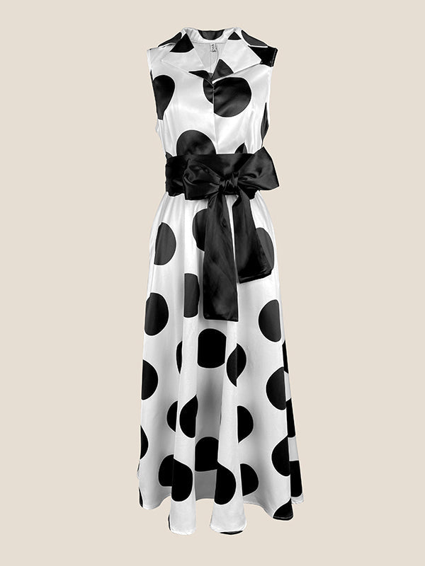 Robe chemise coupe trapèze, sans manches, à pois, à empiècements, à taille nouée, à col revers