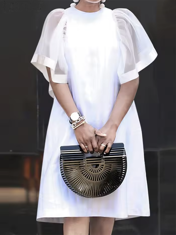 Robe courte plissée transparente à manches courtes, à empiècements, à col rond, couleur unie