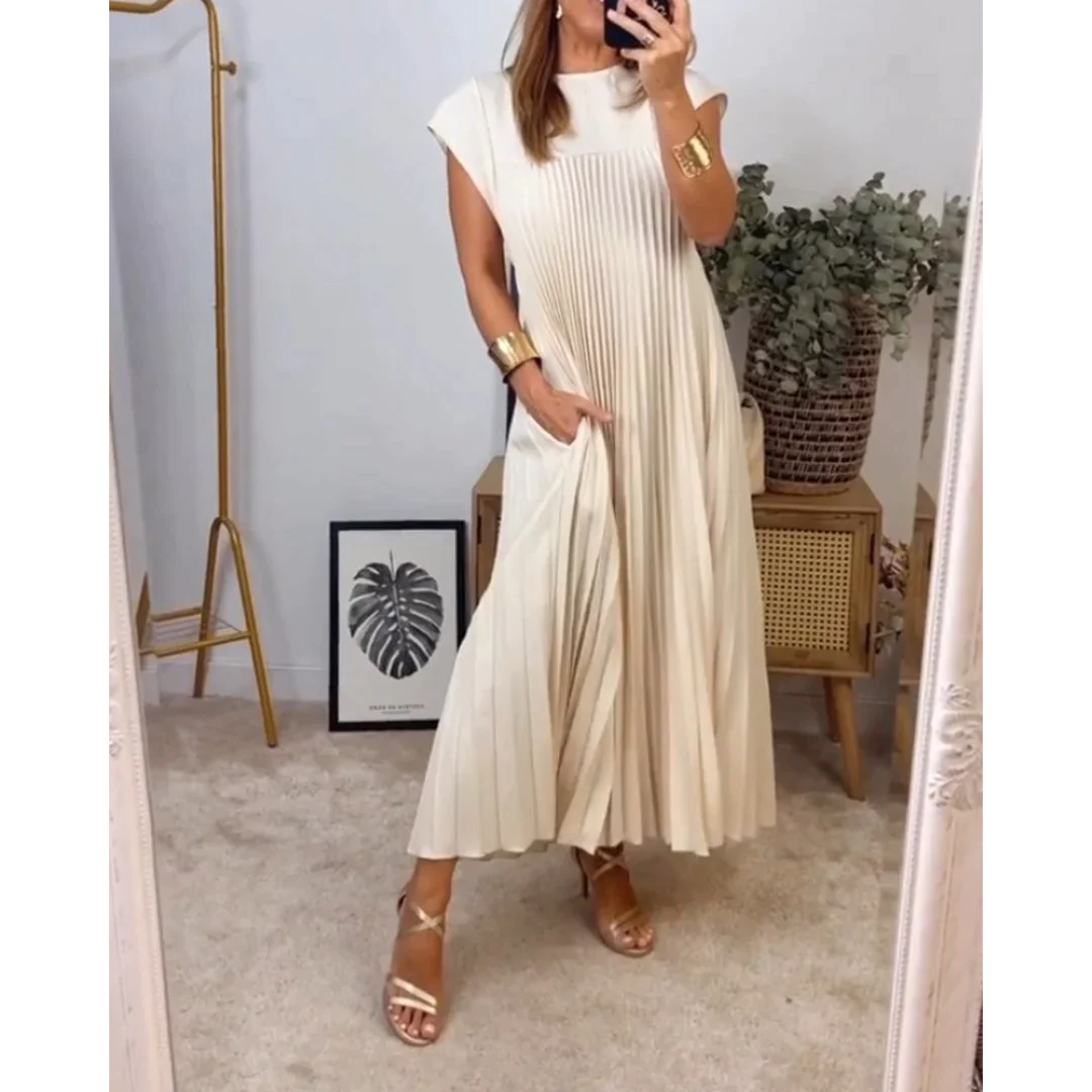 Robe maxi plissée Elara à manches courtes