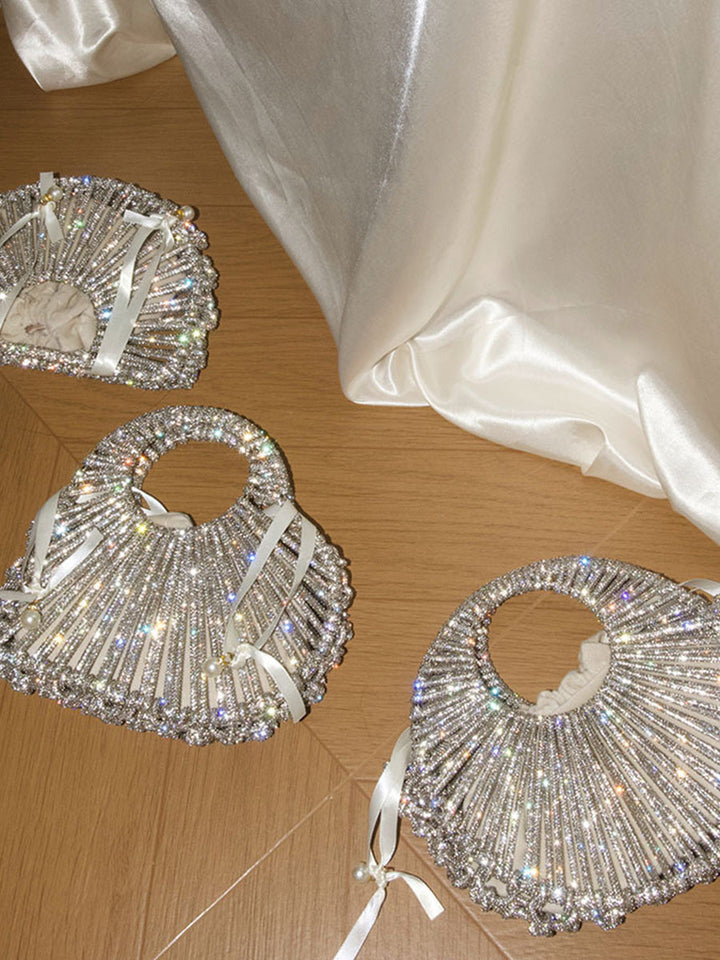 Sac à main bandoulière brillant à boutonnage simple, à strass, à chaîne