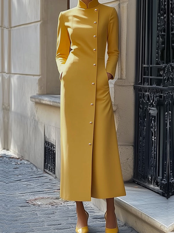 Robe longue ample boutonnée à manches longues, à poches, à empiècements, à col montant, couleur unie
