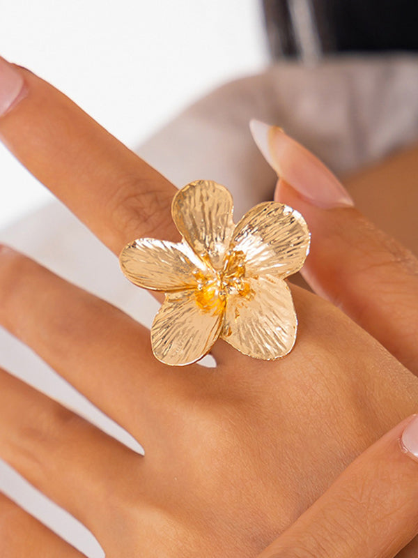 Bague plissée brillante en forme de fleur