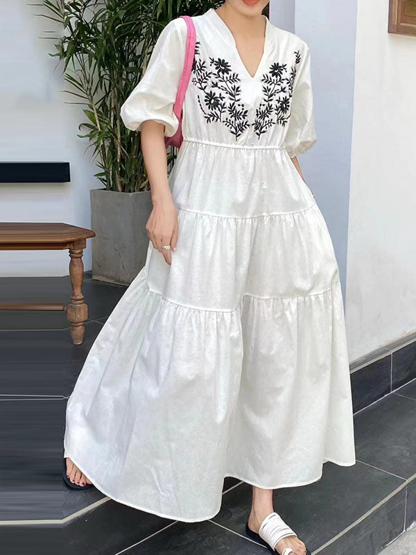 Robe mi-longue ample brodée plissée à manches bouffantes, à col en V