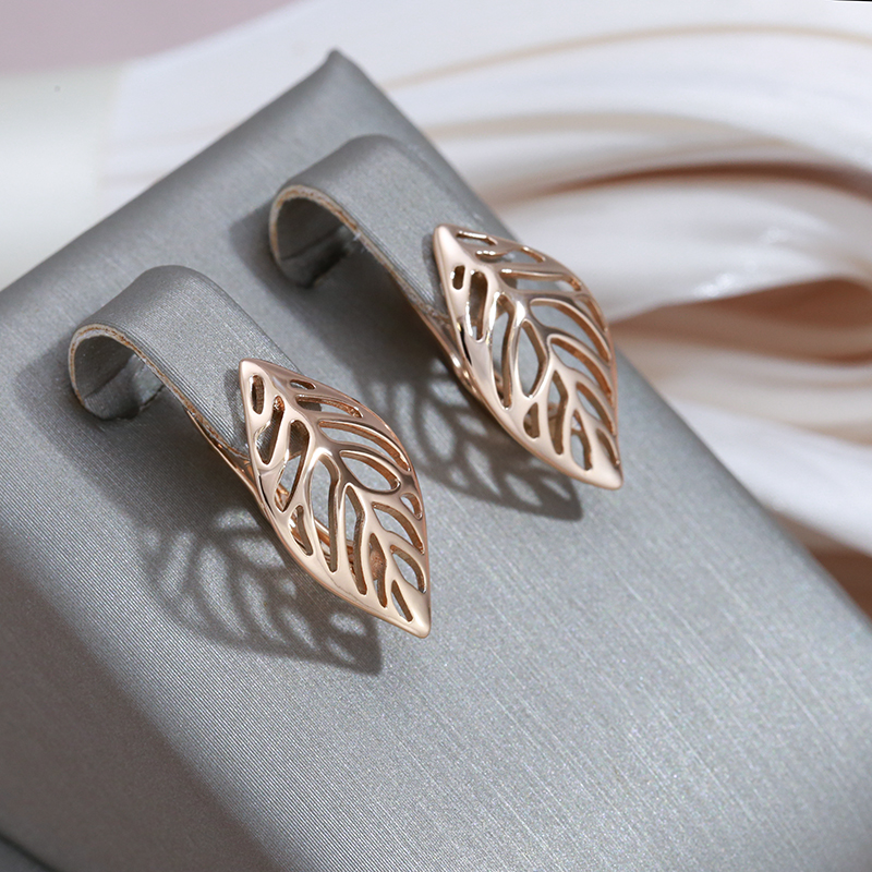 Boucles d'oreilles en feuille dorée élégante