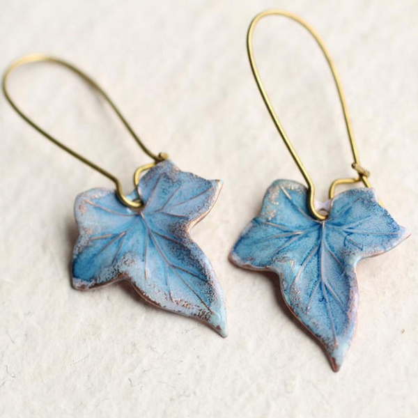 Boucles d'oreilles Vintage Leaf avec émail bleu