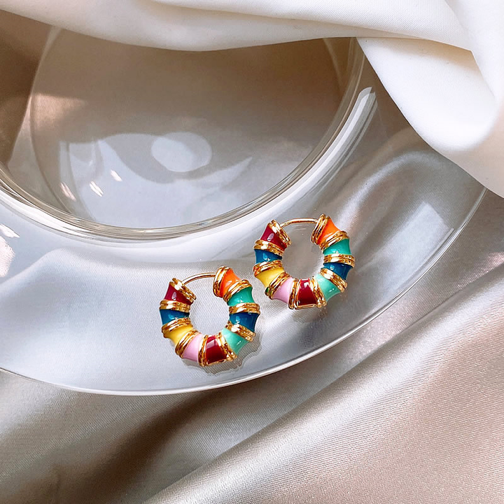 Boucles d'oreilles élégantes avec émail multicolore