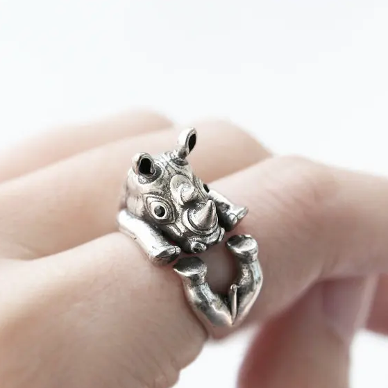 Bague en argent avec rhinocéros